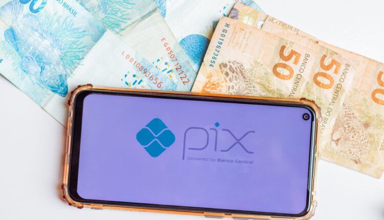 Veja como pagar boletos com o Pix.