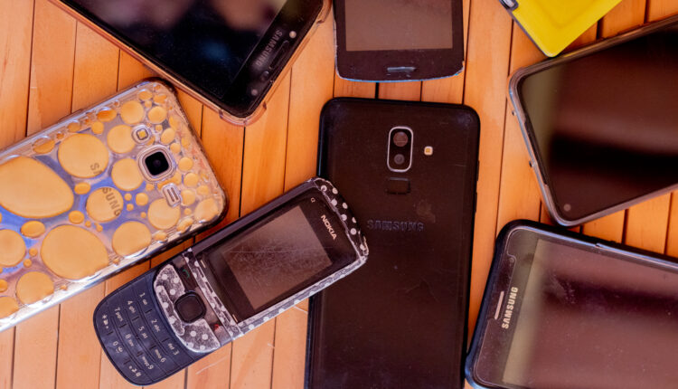 Será que os celulares vão acabar? AI Pin pode substituir estes aparelhos? Entenda