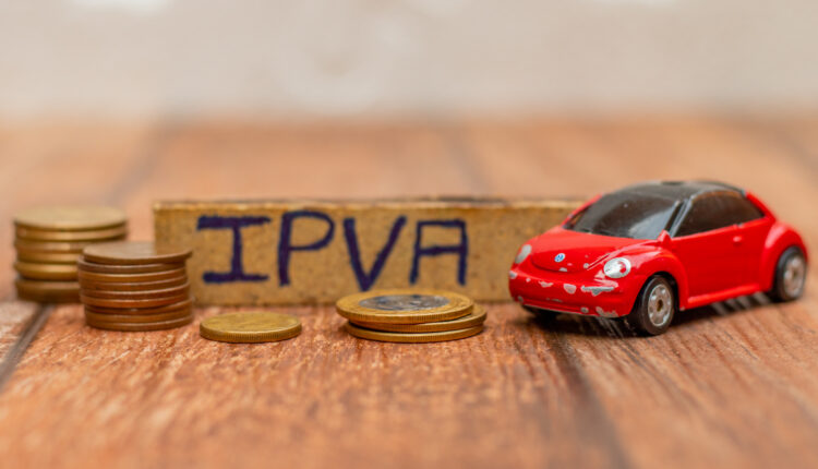 Precisando regularizar o IPVA atrasado? Confira estratégias eficazes para solucionar essa situação.