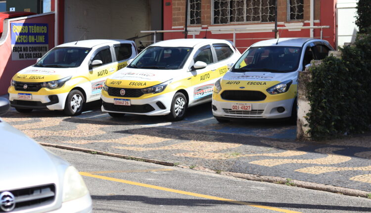CNH sem autoescola? Entenda o que isso significa.