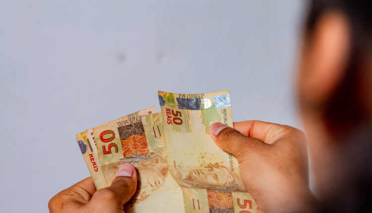 Direito R$ 100
