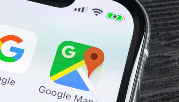 Segundo comunicado recentemente divulgado pela gigante da tecnologia, usuários que não estiveram conectados na conta Google por ao menos dois anos devem perder seu acesso a conteúdos do e-mail, Drive e outros recursos. A empresa afirma que a iniciativa busca fortalecer a segurança das contas e diminuição de invasões e consequentes roubos de dados. Siga a leitura abaixo e entenda mais.