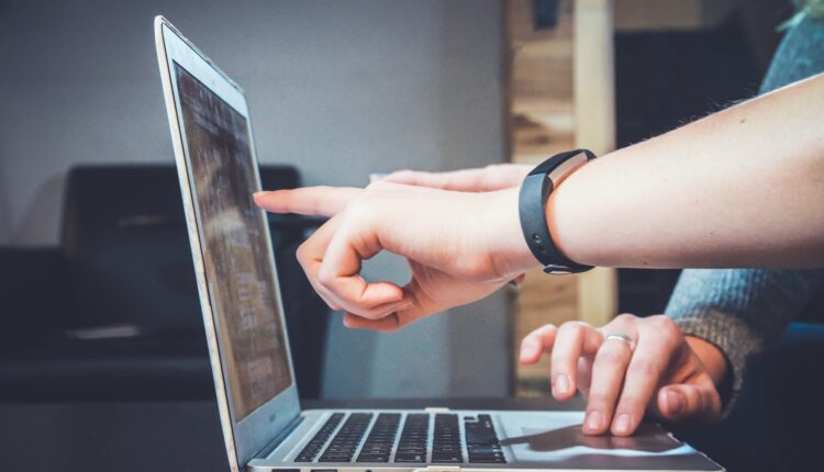 Que a área da tecnologia sempre teve seu lugar de destaque, com grandes remunerações e oportunidades de trabalho em qualquer parte do planeta, isto não é novidade. No entanto, segundo o Guia Salarial da Robert Half, as profissões voltadas para esta área em específico estarão ainda mais absolutas em 2024. A seguir, confira os principais cargos e suas respectivas remunerações.