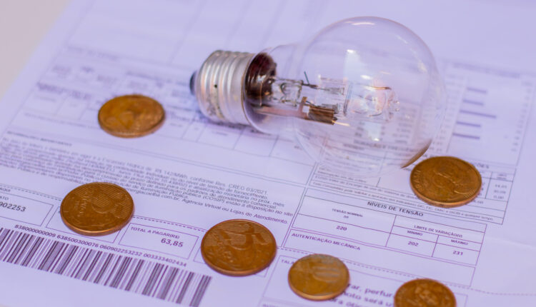 Descubra como obter desconto na conta de luz, se ficar mais de 4 horas sem energia elétrica