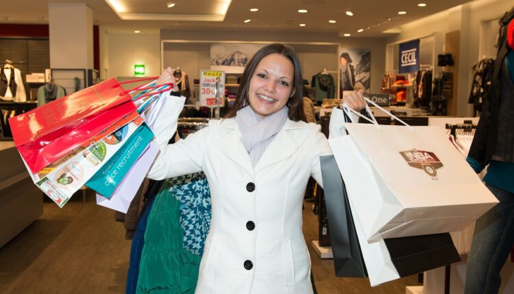 Especialistas demonstram preocupação por trás de compulsão por compras durante período da Black Friday.