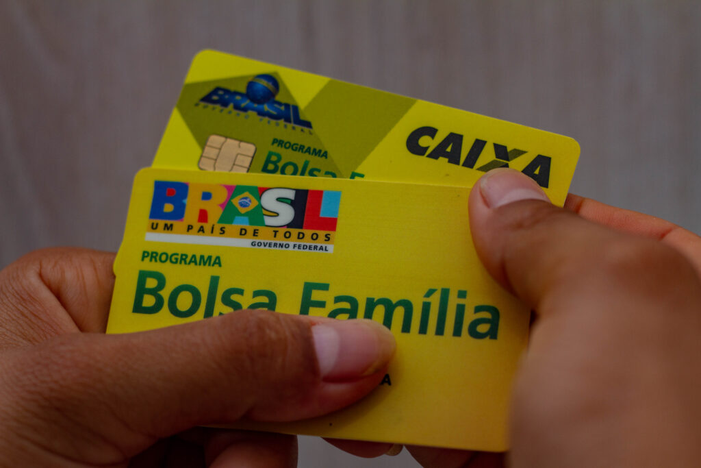 Essas atualizações do Bolsa Família representam um alívio financeiro e trazem esperança para milhões de brasileiros que contam com este apoio vital. (Crédito: @jeanedeoliveirafotografia / noticiasdamanha.com.br)