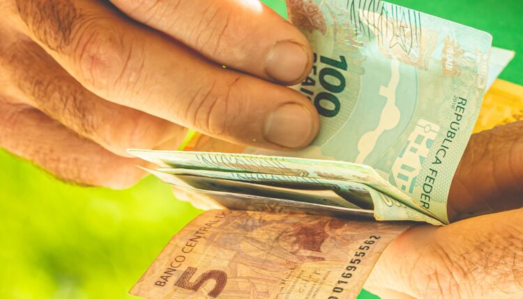 Milhões de brasileiros inscritos no CadÚnico podem ter acesso ao maior benefício do governo em 2024; confira quem está eleito para isso.