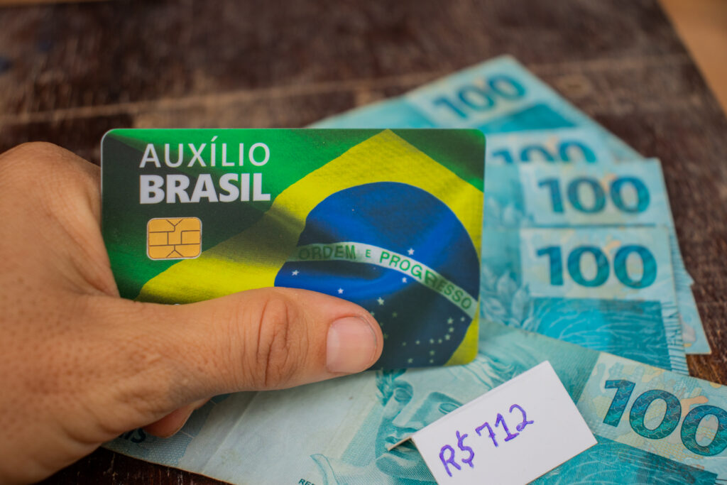 Beneficiários do antigo Auxílio Brasil podem receber mais de 15 mil reais. (Crédito: @jeanedeoliveirafotografia / noticiasdamanha.com.br)