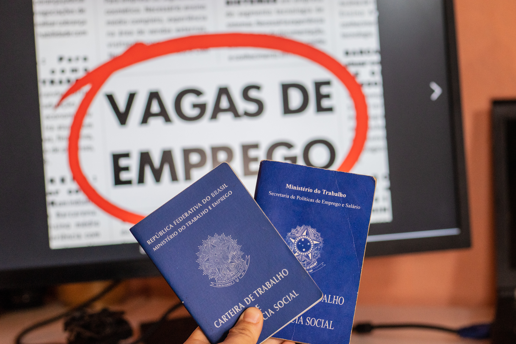 O que diz a lei sobre o trabalho temporário de final de ano? Conheça os seus direitos.