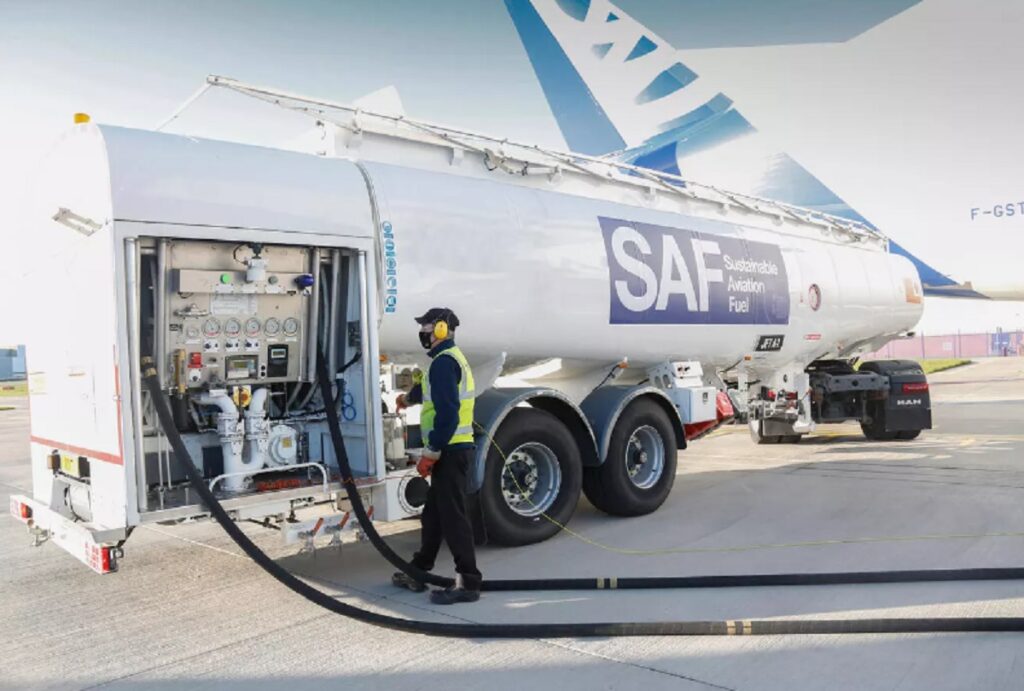 O combustível de aviação sustentável lidera a mudança na indústria da aviação, oferecendo uma alternativa mais ecológica. (Foto divulgação)