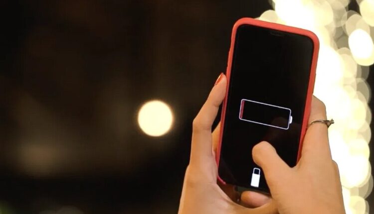 O motivo de remover a capa do celular para carregar que ninguém conhece
