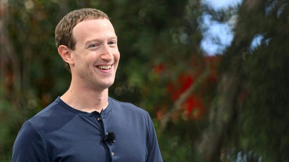 Mark Zuckerberg é uma figura emblemática no mundo da tecnologia moderna, conhecido principalmente por ser o cofundador e CEO do Facebook, a gigante das redes sociais. (Foto divulgação)