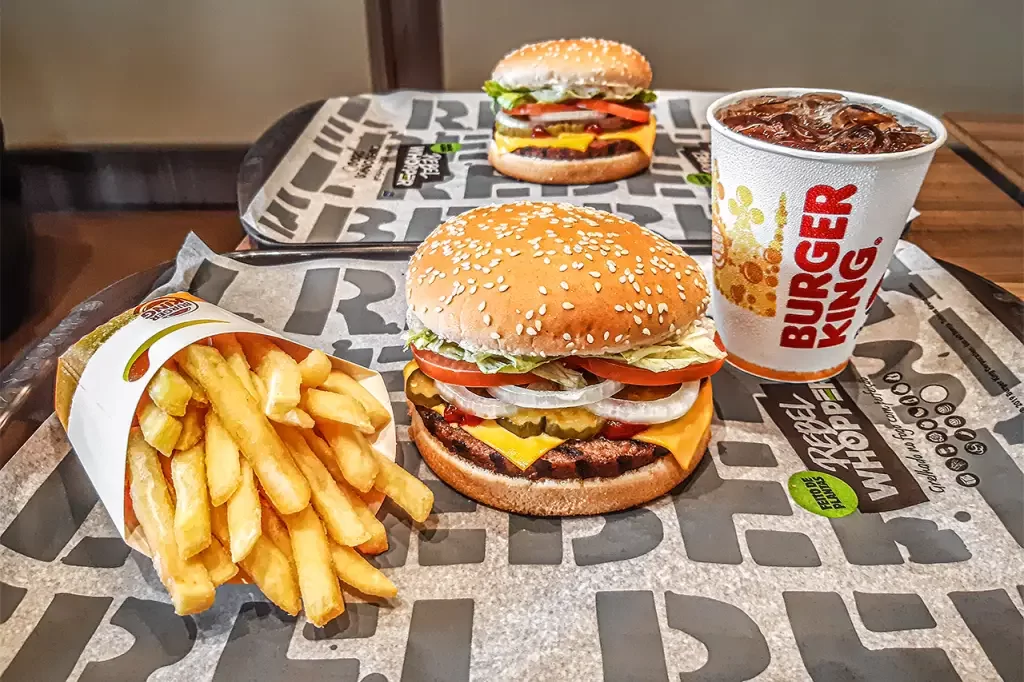 O  Burger King, em uma parceria exclusiva com a Visa, está oferecendo um desconto irresistível para seus clientes. (Foto divulgação)