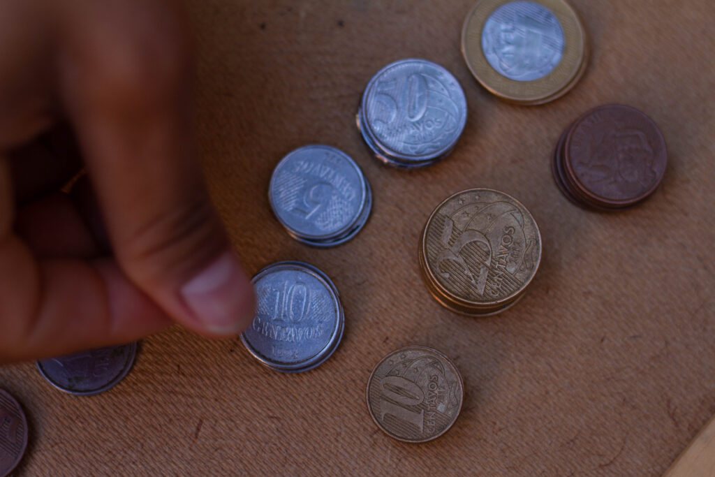 As moedas de 10 centavos podem não parecer valiosas à primeira vista, mas algumas delas escondem um grande potencial de valorização. (Crédito: @jeanedeoliveirafotografia / noticiadamanha.com.br)