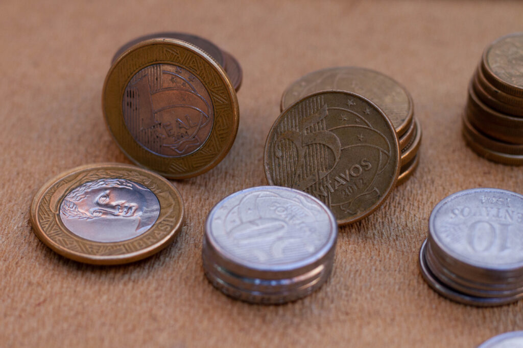 Cada moeda conta uma história, e para muitos colecionadores, essa é a verdadeira riqueza que elas oferecem. (Crédito: @jeanedeoliveirafotografia / noticiadamanha.com.br)