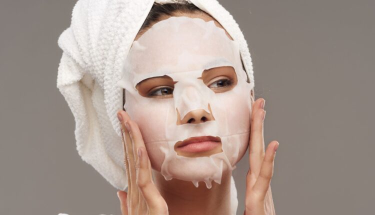 Alguns métodos para deixar o rosto com menos manchas e rugas são efetivos e cabem no seu bolso, como esse botox.