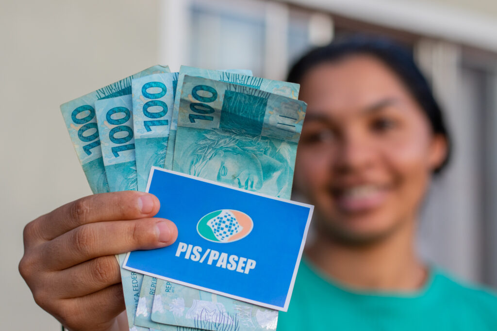 O reajuste no valor do PIS/Pasep em 2024 é uma notícia encorajadora para milhões de trabalhadores brasileiros. (Foto: Jeane de Oliveira / noticiadamanha.com.br)