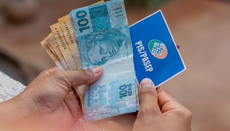 Descubra como você pode saber se tem direito ao abano do PIS/Paseo 2024; veja os caminhos para consultar esse benefício.