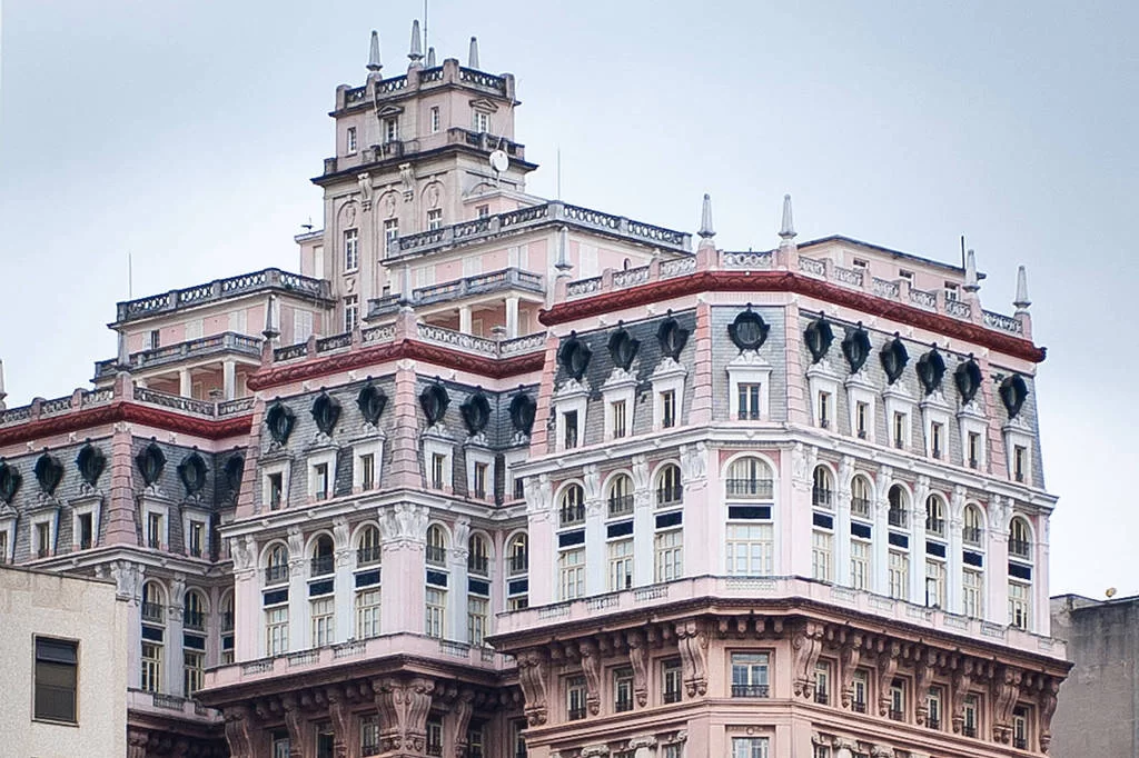 O Edifício Martinelli, erguido no centro histórico de São Paulo, carrega em suas estruturas mais do que concreto e aço. (Foto divulgação)