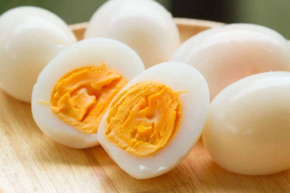 Cozinhar ovos pode ser uma experiência culinária tanto divertida quanto saborosa. Com essas dicas, você pode elevar um simples ovo a um nível de excelência, surpreendendo a todos com suas habilidades na cozinha. (Foto divulgação)