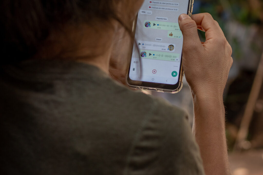 A privacidade das conversas no WhatsApp é uma preocupação crescente para os usuários. (Foto: Jeane de Oliveira / noticiadamanha.com.br)