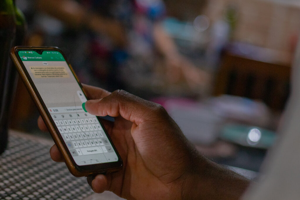 O WhatsApp, nossa ferramenta diária de comunicação, está sempre nos surpreendendo com novas funcionalidades. (Foto: Jeane de Oliveira / noticiadamanha.com.br)