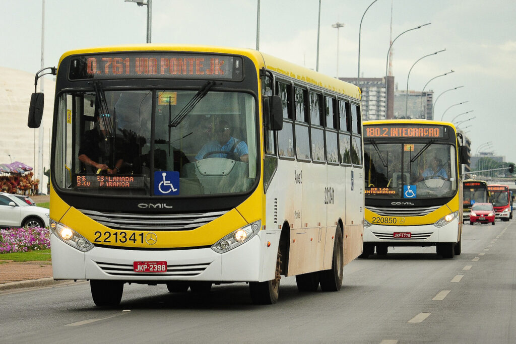 Iniciativa pioneira: Governo brasileiro assegura transporte urbano gratuito para idosos e PCDs, promovendo inclusão e acessibilidade. (Foto divulgação)