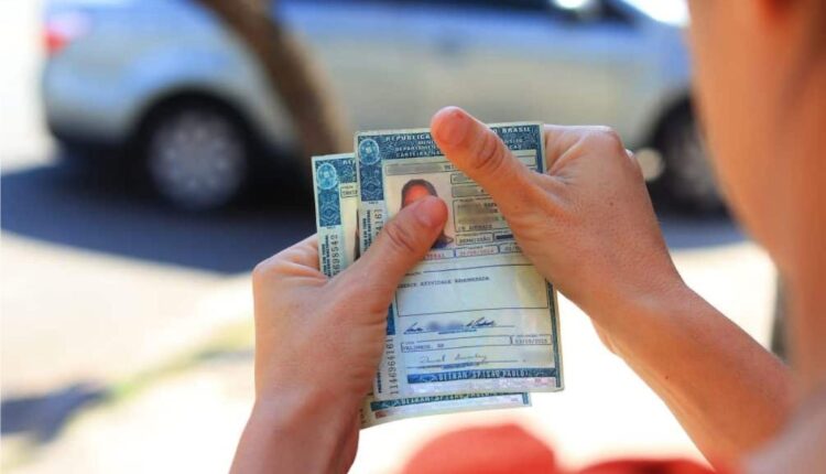 Lista dos 10 mil pré-selecionados para o CNH Social é divulgada. Confira os beneficiários por município e os próximos passos para participação.