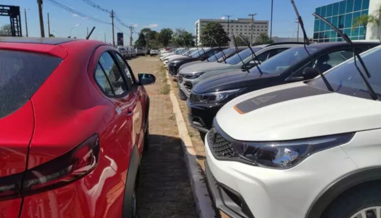 Guia completo para descontos na compra de carros novos. Descubra os documentos necessários e isenções fiscais para aproveitar os benefícios disponíveis.