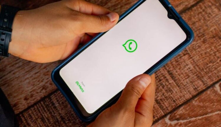 O WhatsApp vai bloquear contas não conformes no Brasil. Aprenda a evitar o bloqueio e manter sua conta segura com nossas dicas essenciais.