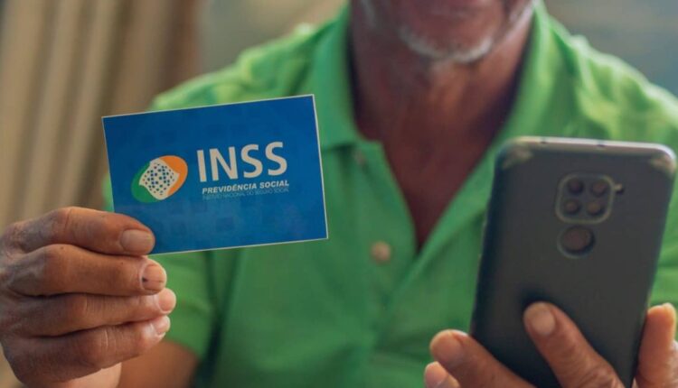 Aposentados do INSS ganham com medida de Haddad: passagens aéreas mais baratas. O programa Voa Brasil traz viagens acessíveis para quem recebe até dois mínimos.