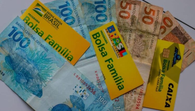 Beneficiários do Bolsa Família têm acesso a descontos na energia, subsídios habitacionais e isenção de taxas em concursos públicos. Saiba mais sobre esses benefícios aqui!