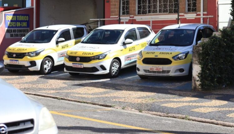 Entenda as mudanças na renovação da CNH para idosos no Brasil e saiba como promover uma condução segura na terceira idade. Informações essenciais sobre saúde e trânsito.