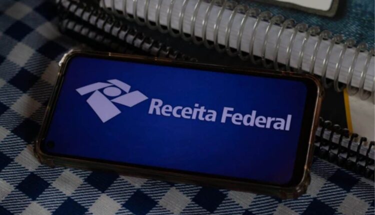 Declarar o IR 2024 pelo celular é fácil com o app gratuito da Receita Federal. Faça sua declaração de forma prática e sem dor de cabeça.