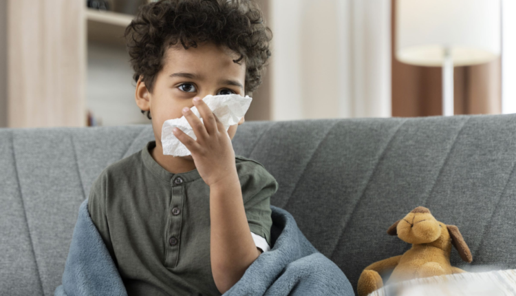 Prevenção é a Chave: Aprenda as melhores práticas para evitar doenças respiratórias em crianças durante o outono, incluindo vacinação e higiene. (Foto divulgação)