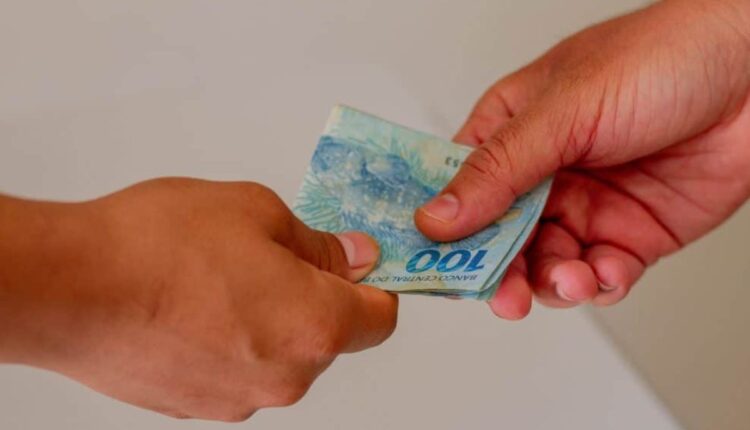 Três pagamentos da Caixa prometem transformar março em um mês de esperança para muitos. Bolsa Família, PIS/PASEP e FGTS em destaque.