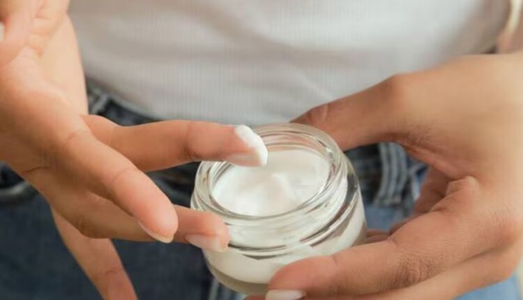 Revitalize sua aparência com um creme caseiro simples. Até 20 anos mais jovem em semanas, usando apenas ingredientes naturais e eficazes.
