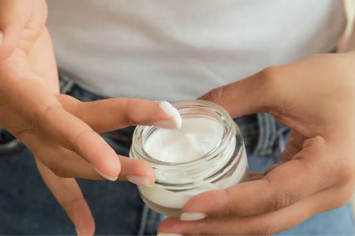 Revitalize sua aparência com um creme caseiro simples. Até 20 anos mais jovem em semanas, usando apenas ingredientes naturais e eficazes.