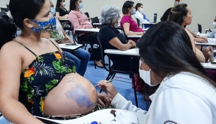 Auxílio enxoval gratuito para grávidas: veja como seu CPF na lista pode beneficiar você. Informe-se sobre o processo de solicitação e os benefícios.