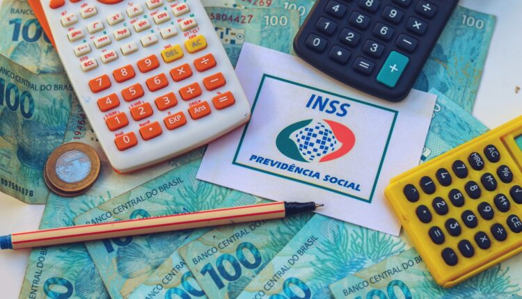 Aposentados e pensionistas: Preparem-se para os pagamentos do INSS iniciando em 1º de abril. Saiba mais sobre como consultar seu extrato e datas de liberação! (Foto: Jeane de Oliveira / Noticiadamanha.com.br)