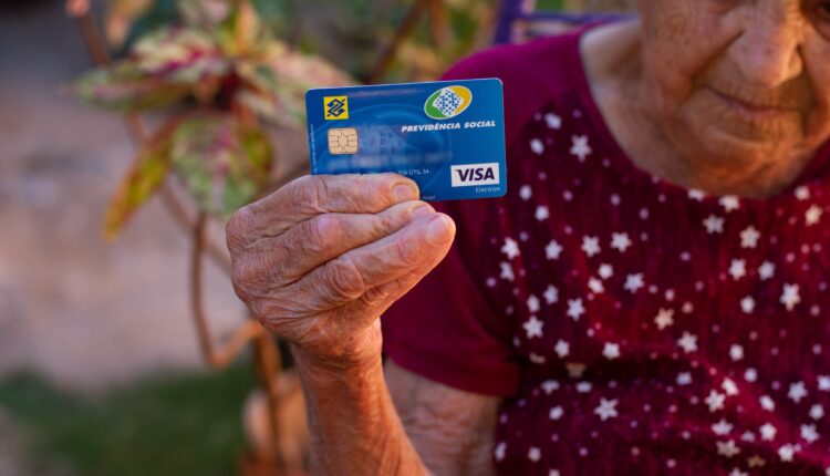 Aumente sua aposentadoria do INSS em 25%: descubra as condições de saúde que qualificam para o benefício adicional e o processo de solicitação. (oto: Jeane de Oliveira / Noticiadamanha.com.br)