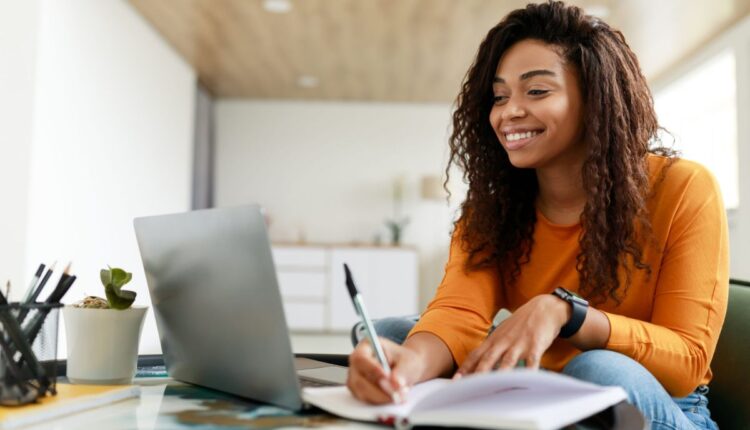 Aprenda com os melhores: confira livros e cursos essenciais para impulsionar seu negócio. Capacite-se e alcance novos patamares de sucesso agora!