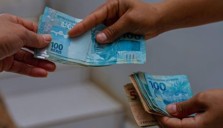 Em março, pescadores de quatro estados recebem R$ 2.600. Esse auxílio fortalece a conservação ambiental e a economia local.