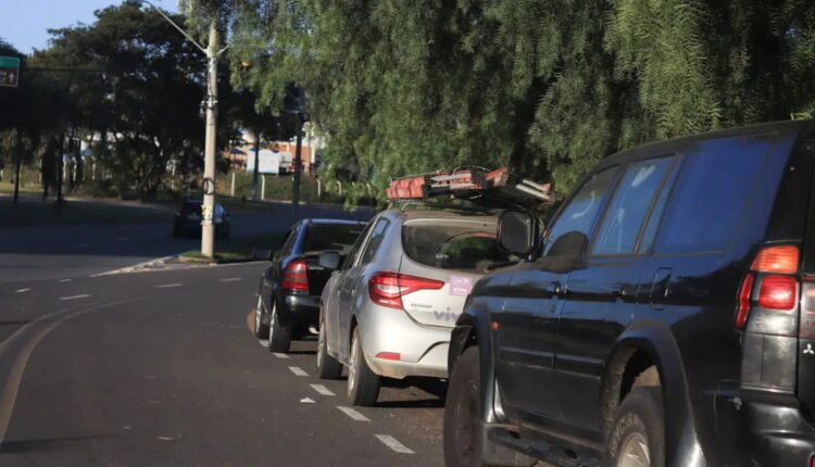 Estruturas em forma de pirâmide protegem radares contra furtos. Entenda sua função e o custo dos equipamentos de fiscalização de trânsito.