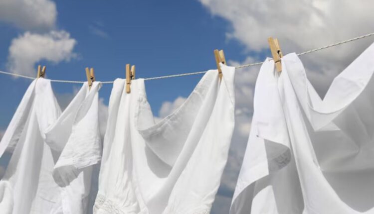 Roupas brancas mais brilhantes com limão: o segredo para lavar sem agredir tecidos. Siga passos simples para resultados incríveis.