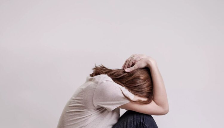 Tratamento natural se mostra promissor no combate à depressão. Pesquisa aponta melhora significativa em pacientes, com mínimo desconforto.