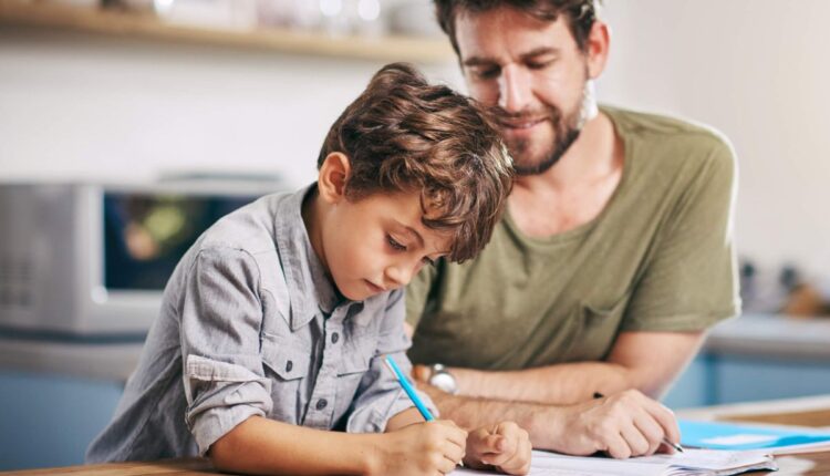 Aprenda como a educação financeira pode transformar o futuro da classe média brasileira. Orçamento, poupança e investimento: fundamentos essenciais para uma vida financeira estável.