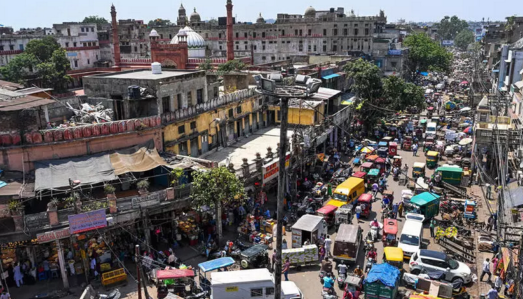 Imagem de rua da índia.