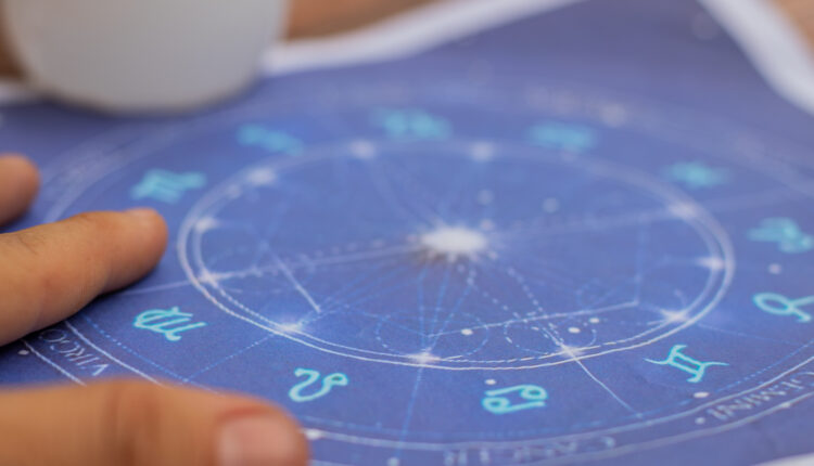 Abril e os Astros: Oportunidades e desafios no horizonte para cada signo. Veja as previsões detalhadas de trabalho e dinheiro no seu mapa astrológico! (Foto: Jeane de Oliveira / Noticiadamanha.com.br)