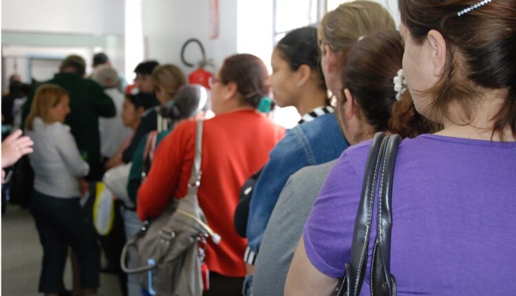 Fila prioridade SUS.